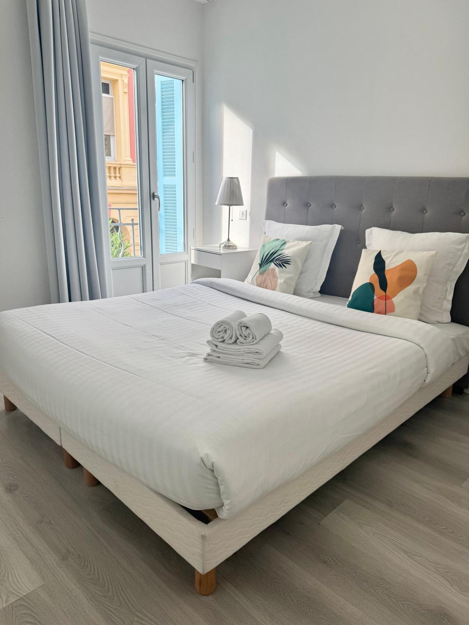 Republique Appartements Menton Buitenkant foto