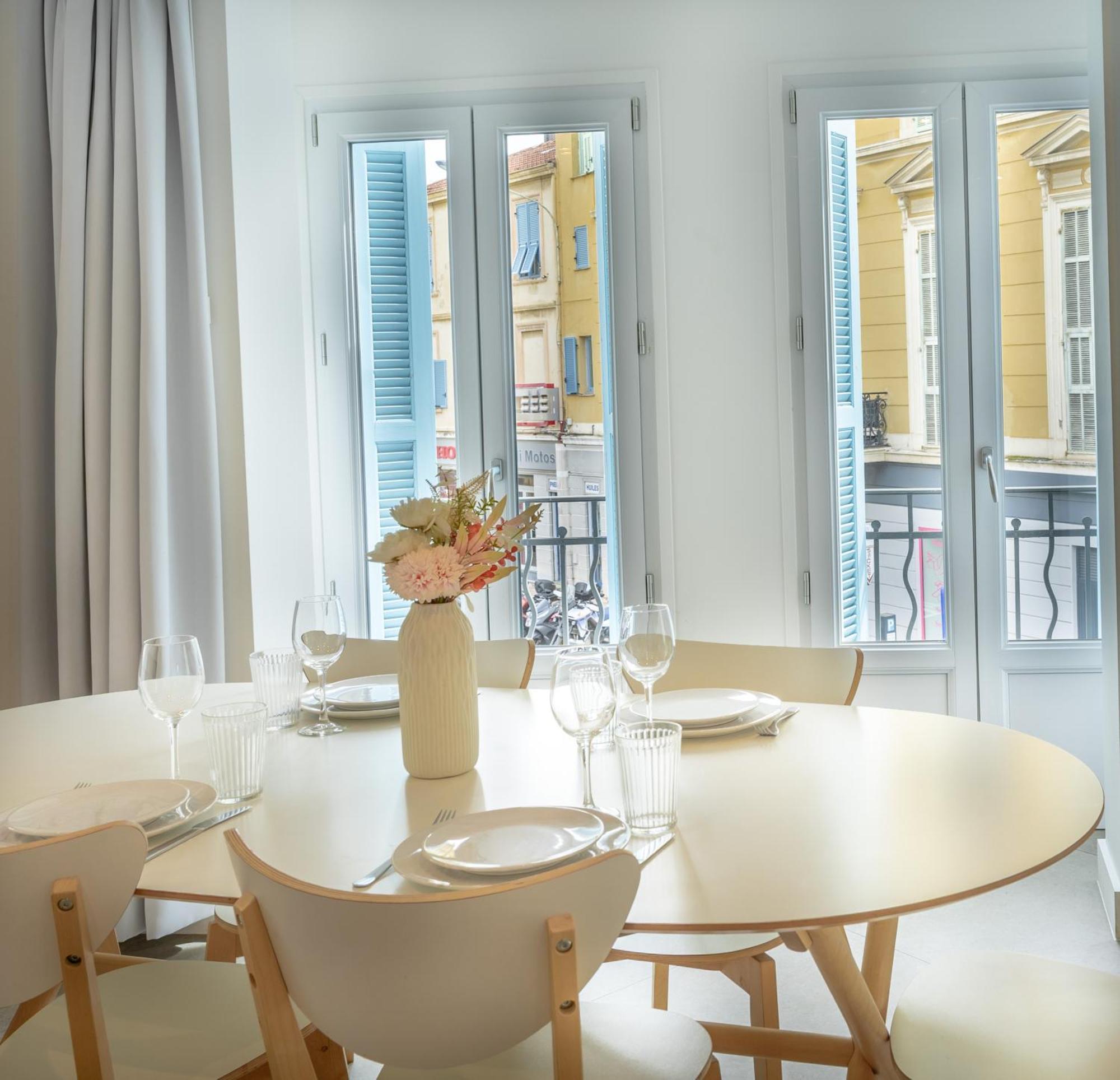 Republique Appartements Menton Buitenkant foto